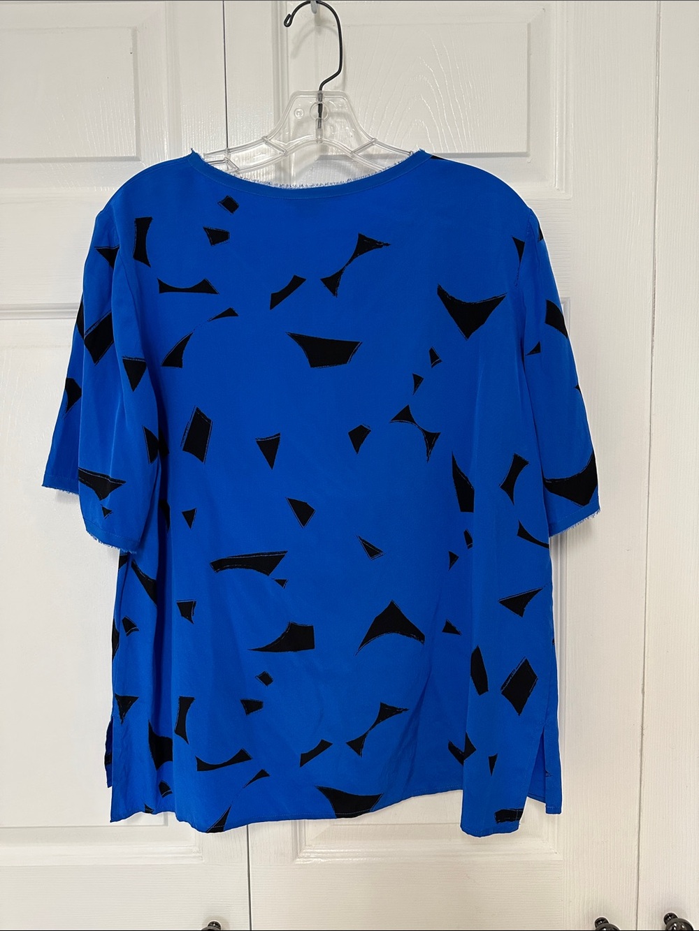 EUC Vince Blue Patterned Short-Sleeve Women’s Top - Picture 2 of 4